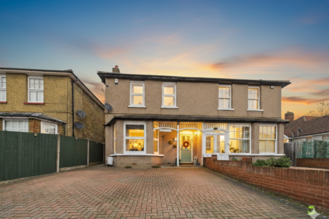 Presented by Nicoleta at EweMove Bexleyheath and D