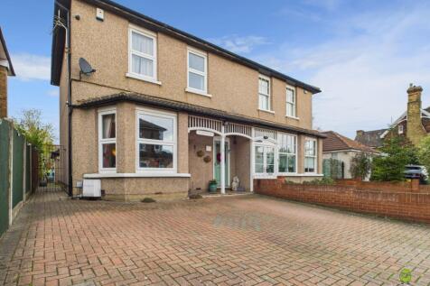 Presented by Nicoleta at EweMove Bexleyheath and D