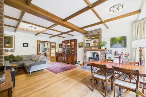 CAM03779G0-PR0310-STILL022