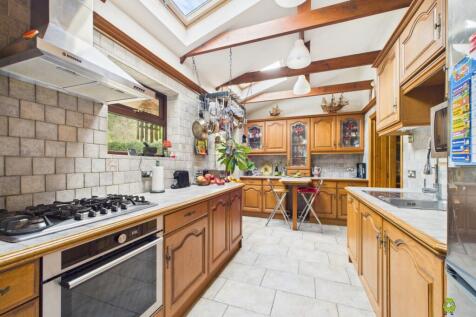 CAM03779G0-PR0310-STILL016