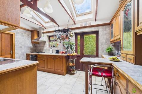 CAM03779G0-PR0310-STILL018