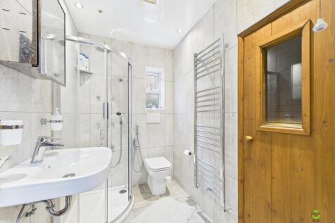 CAM03779G0-PR0310-STILL015