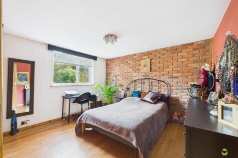 CAM03779G0-PR0310-STILL009