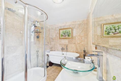 CAM03779G0-PR0310-STILL008