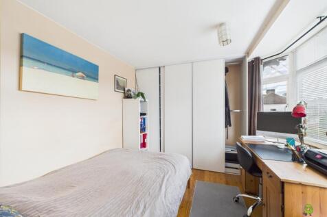 CAM03779G0-PR0310-STILL012