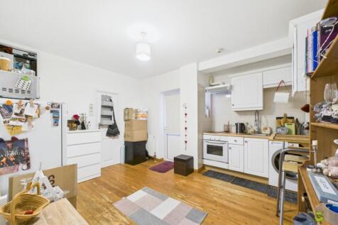 CAM02615G0-PR0135-STILL005