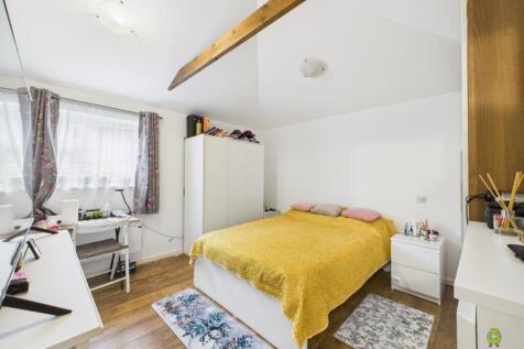 CAM03779G0-PR0310-STILL025