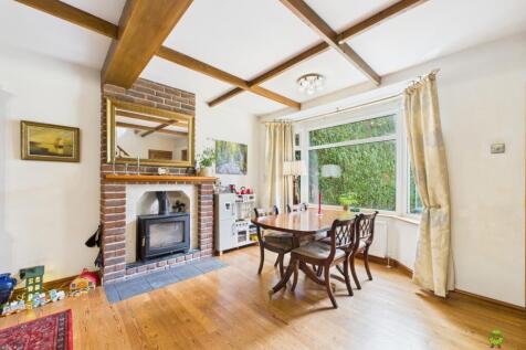 CAM03779G0-PR0310-STILL019