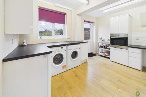 Presented by Clinton at EweMove Bexleyheath and Da