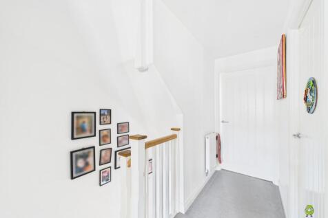 Presented by Nicoleta at EweMove Bexleyheath and D