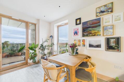 CAM02615G0-PR0132-STILL012