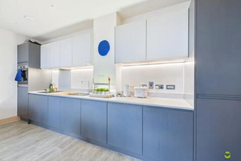 CAM02615G0-PR0132-STILL009