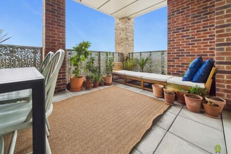 CAM02615G0-PR0132-STILL007