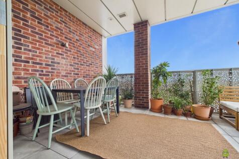 CAM02615G0-PR0132-STILL008