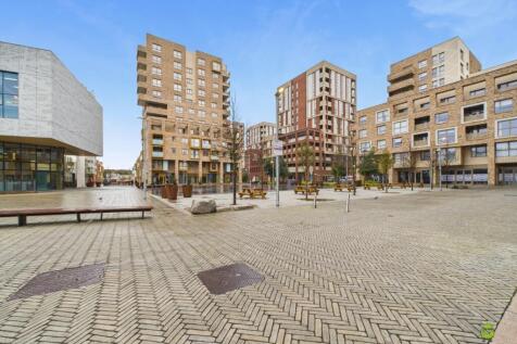 CAM02615G0-PR0132-STILL014