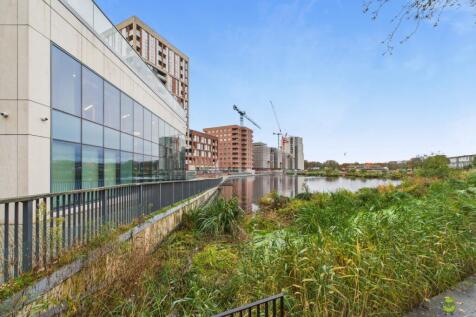 CAM02615G0-PR0132-STILL018