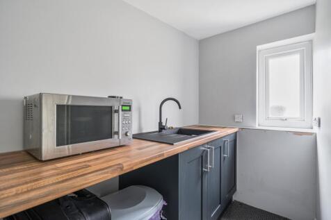 1375352-7-690a6a2be528f