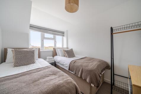 1380368-5-69132ea54c7b7