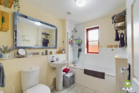 Family Bathrom-min