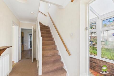 EweMove Basingstoke Estate Agents Chandler Road