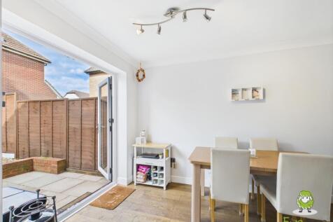 EweMove Estate Agents Basingstoke - Chaldon Green 