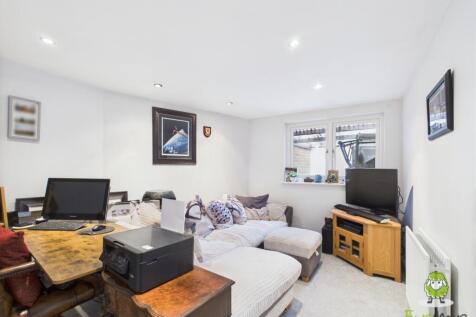 EweMove Estate Agents Basingstoke - Chaldon Green 