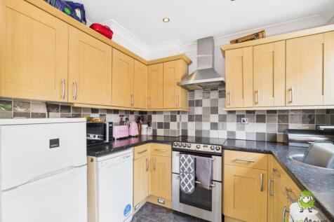 EweMove Estate Agents Basingstoke - Chaldon Green 