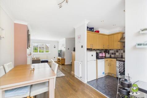 EweMove Estate Agents Basingstoke - Chaldon Green 