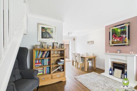 EweMove Estate Agents Basingstoke - Chaldon Green 