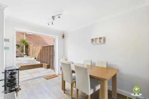 EweMove Estate Agents Basingstoke - Chaldon Green 