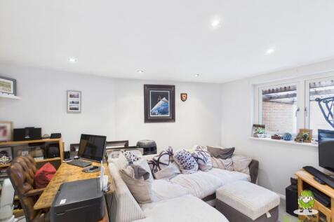 EweMove Estate Agents Basingstoke - Chaldon Green 