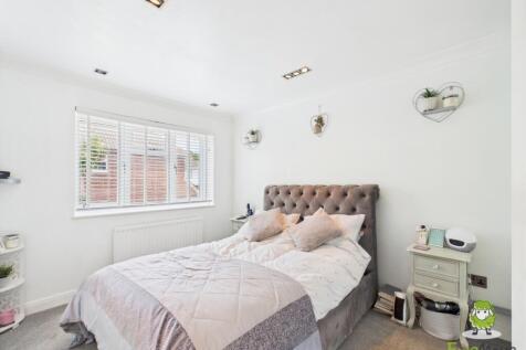 EweMove Estate Agents Basingstoke - Chaldon Green 