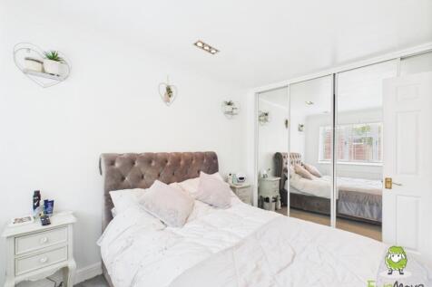 EweMove Estate Agents Basingstoke - Chaldon Green 