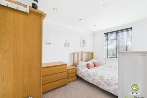 EweMove Estate Agents Basingstoke - Chaldon Green 
