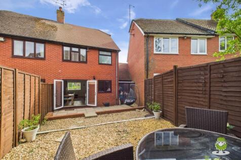 EweMove Estate Agents Basingstoke - Chaldon Green 