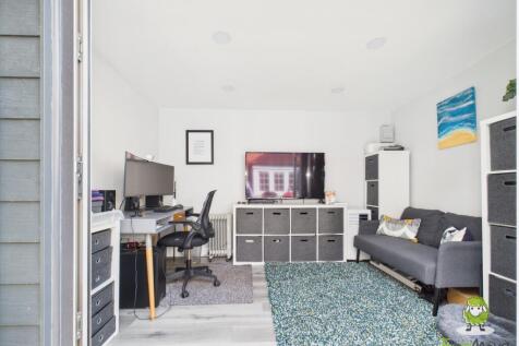 CAM03778G0-PR0225-STILL004
