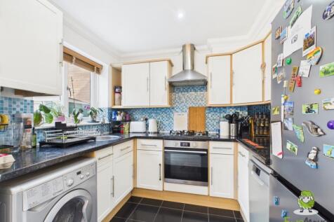 EweMove Estate Agents Basingstoke - Chaldon Green