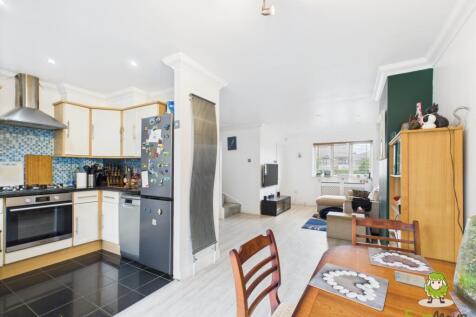 EweMove Estate Agents Basingstoke - Chaldon Green