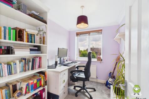 EweMove Estate Agents Basingstoke - Chaldon Green