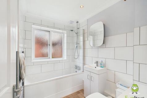 EweMove Estate Agents Basingstoke - Chaldon Green