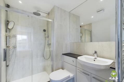 Bedroom 1 ensuite