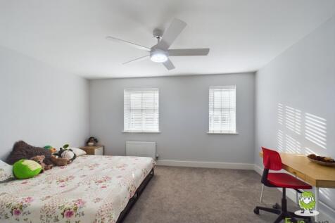 CAM03778G0-PR0156-STILL041