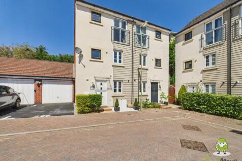 EweMove Estate Agents Basingstoke - Front