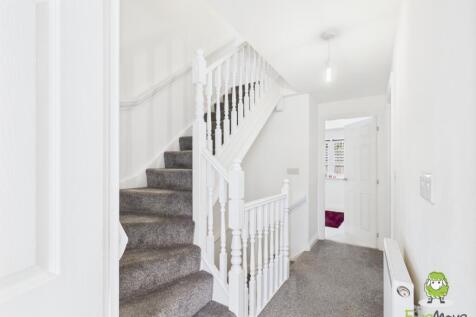 EweMove Estate Agents Basingstoke - Sinclair Drive