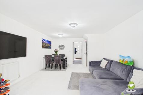 EweMove Estate Agents Basingstoke - Sinclair Drive