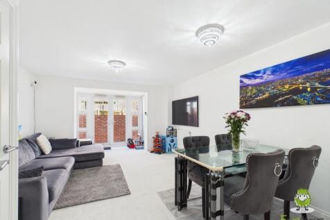 EweMove Estate Agents Basingstoke - Sinclair Drive