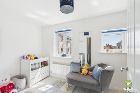 EweMove Estate Agents Basingstoke - Sinclair Drive
