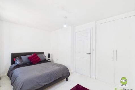 EweMove Estate Agents Basingstoke - Sinclair Drive