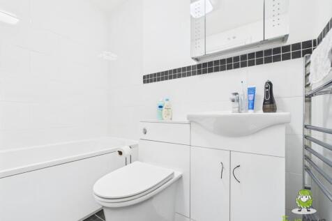 EweMove Estate Agents Basingstoke - Sinclair Drive