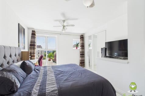 EweMove Estate Agents Basingstoke - Sinclair Drive
